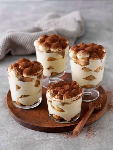 Tiramisu Aesthetic, Tiramisu Cups, Tiramisu Cake Recipe, Food Photography Dessert, Dessert Cups Recipes, Dessert Shooters, Coffee Shop Branding, Tiramisu Cake, Kitchen Stories