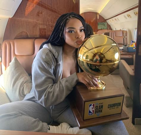 Nba Wife Aesthetic, Wags Soccer, Basketball Wife Aesthetic, Private Jet Aesthetic, Jet Aesthetic, Basketball Boyfriend, Nba Wife, Basketball Wife, Players Wives