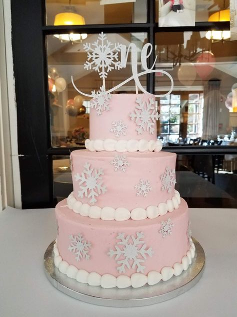 Winter Wonderland Pink Cake, Pink Winter Onederland Cake, Winter Wonderland Party Cake, Winter Onederland Cake Ideas, Pink Winter Cake, Winter Onederland Cake Girl, Winter Onederland Party Girl Cake, Pink Snowflake Cake, Pink Winter Wonderland Cake