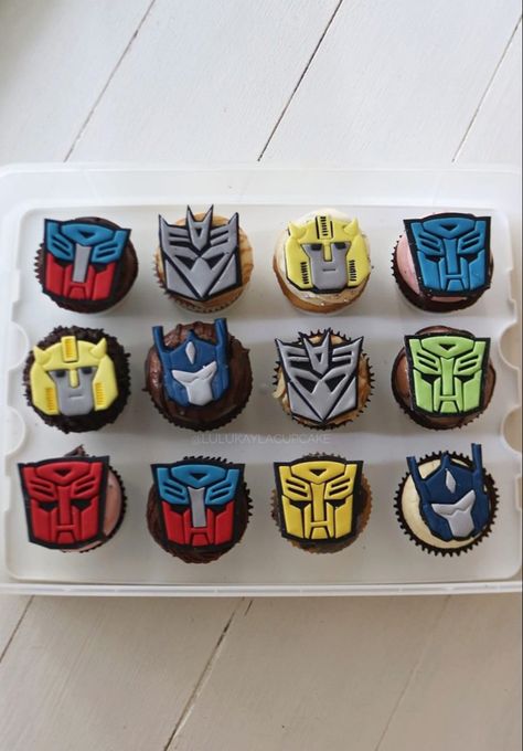 Optimus Prime And Bumblebee Cake, Transformers Cupcake Cake, Transformers Birthday Cupcakes, Bumblebee Transformers Birthday Party, Transformers Cake Pops, Transformers Cake Ideas, Transformer Cupcakes, Transformer Birthday Cake, Transformers Cupcakes