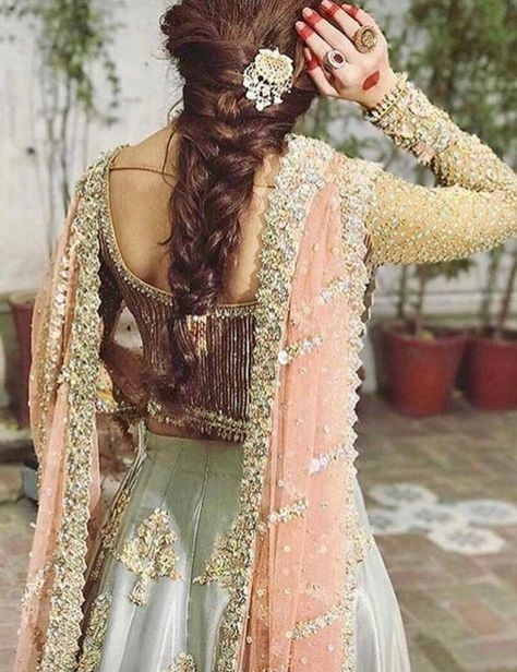 Stunning Hairstyle Inspirations From Pakistani Brides! Pakistani Bridal Hairstyles, Mehndi Hairstyles, Pakistani Bridal Makeup, Bridal Braids, Braided Hairdo, Timeless Wedding Dress, Bridal Hairstyles, Pakistani Bridal, Modern Dress