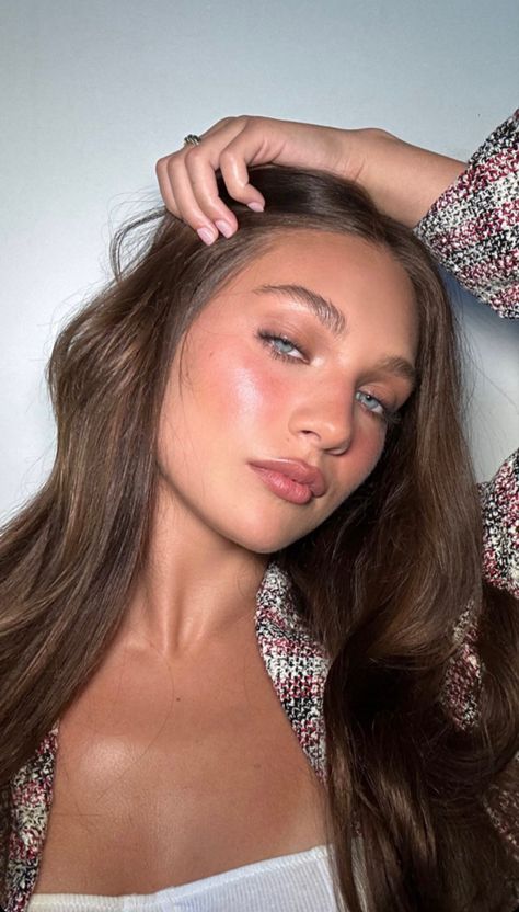 Maddie Ziegler Style, Soft Makeup Looks, Brown Hair Inspo, Brunette Hair With Highlights, Fringe Bangs, Maddie Ziegler, Girl Crushes, Brunette Hair, Hair Highlights