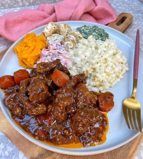 Cooking Soul Food, African Home, Homemade Comfort Food, Home Cooked Meals, Meat Diet, Soul Food Dinner, Healthy Food Dishes, Healthy Food Motivation, Catering Food