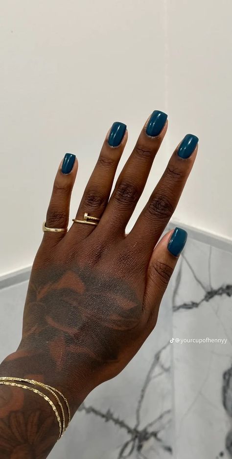 Short Nails On Dark Skin, Cute Toe Nail Colors, Gel Nails Black Women, Dark Square Nails, Dark Skin Nails, Short Classy Nails, Old Money Nails, Money Nails, Natural Nails Manicure