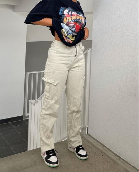 Black Cargo Pants Outfit Baddie, Killa Fashion, Girls Cargo Pants, Baggy Outfits, 80s Outfits, Sketches Fashion, Baggy Shirts, Cargo Outfit, Look Legging