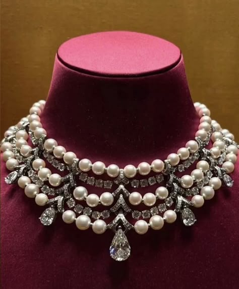 Pmj Jewels Jewellery Diamond, Vintage Indian Jewelry, Gold Jewelry Prom, Kundan Jewellery Bridal, Neck Pieces Jewelry, Pearl Necklace Designs, Queen Dress, Diamond Jewelry Designs, Necklace Design