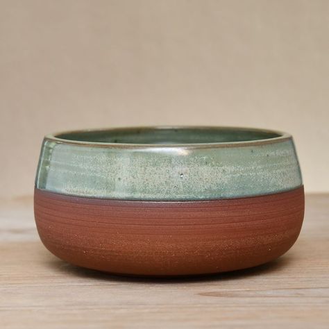 Mayco Green Tea, Handmade Clay Pots, Ceramics Bowls Designs, Pottery Jars, Ceramics Pottery Bowls, Handmade Pottery Bowls, Ceramic Texture, Earthenware Pottery, Pottery Workshop