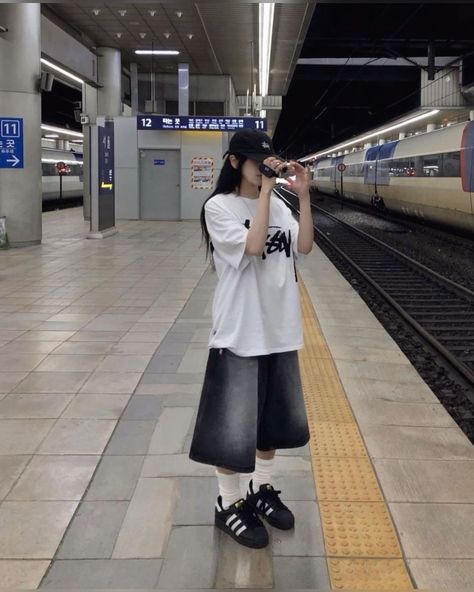 Tomboy Ulzzang Outfits, Tomboy Korean Outfits, Tomboy Outfits Aesthetic, Japan Aesthetic Outfit, Korean Tomboy Outfits, Ulzzang Tomboy, Japan Style Outfits, Cute Asian Outfits, Japan Outfit Ideas