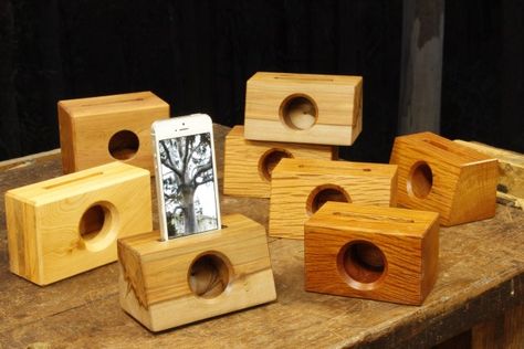 How to make speakers for your smartphone Iphone Speaker Wood, Smartphone Speaker, Iphone Speaker, Iphone Dock, Speaker Projects, Cool Bluetooth Speakers, Turn Up The Volume, Sound Boxes, Wood Ideas