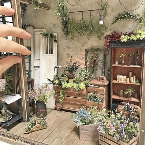 Room Box Miniatures, Dollhouse Garden, Doll House Plans, Mini Doll House, Deco Nature, Paper Plants, Dolls House Interiors, Miniature Plants, Miniature Rooms