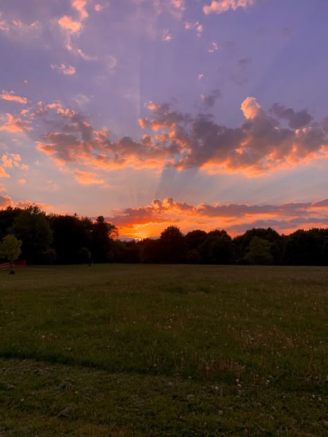 Watercolour Reference, Sky Pictures, Look At The Sky, Pretty Landscapes, Sunset Wallpaper, Pretty Sky, Sunset Pictures, Sunset Sky, Sunset Photos