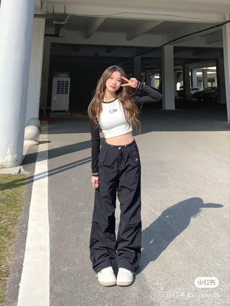 Korean 1990s Fashion, Basic Korean Outfits, Box Pants Outfit Women, Dancers Outfit, Cargo Pants Outfit, Easy Trendy Outfits, Swaggy Outfits, Korean Outfits, Casual Style Outfits