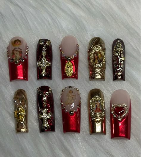 Virgin Mary Nails Designs, Gold Vs Silver Jewelry Skin Tone, Maximalism Nails, Cathedral Nails, Virgin Mary Nails, Victorian Nails, Baroque Nails, Tacky Nails, Mary Nails