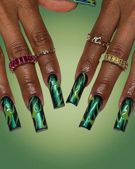 Chrome Flame Nails, Bratz Nails Design, Saturn Nails, Versace Mermaid, Techno Nails, Futuristic Nail Art, Poison Ivy Nails, Futuristic Nails, Ivy Nails