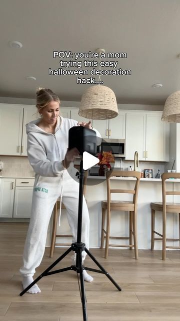 Bek Marsden on Instagram: "SPOOKY WINDOW👻🧟‍♂️ all you need is a projector and something white to cover the windows! Just search for “Halloween window projector” and find an option you like best and put it on a loop!🥰🫶🏻 this is so fun and I can’t wait for kids to see it when they come trick or treating 🥹🥰 #momlife#diymom#halloweendecor#mom#craftymom#ghostprojector#projectorhack#momhack#funmom#diycraft#halloweenfun#diyhalloweendecor" Ghost Projector Halloween, Window Projector Tiktok, Halloween Projector Window, Halloween Projector Ideas, Halloween Window Projector, Diy Halloween Window Decorations, Diy Halloween Window, Spooky Window, Window Projector