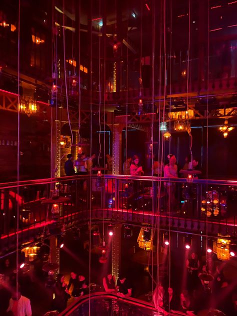 Paris Nightclub Aesthetic, Tokyo Club Aesthetic, Lit Aesthetic Party, Nightclub Aesthetic Dancing, Paris Clubs, Ambience Decor, Cabaret Club, Night Club Aesthetic, Nightclub Aesthetic