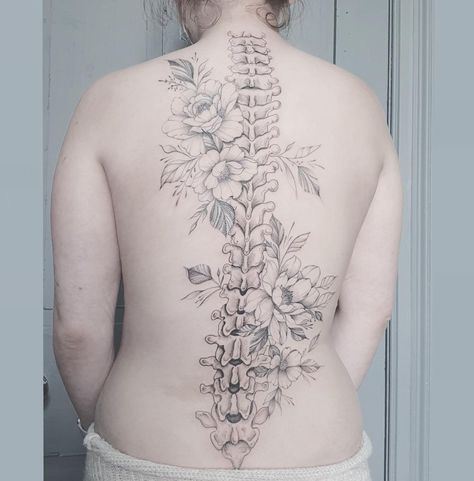 Vertebrate Spine Tattoo, Spinal Cord Anatomy Tattoo, Gorgeous Spine Tattoos, Anatomy Back Tattoo, Spine Tattoos Of Spine, Spine Tattoos Vertebrae, Spine Tattoo Of Spine, Back Tattoo Bones, Irish Spine Tattoo