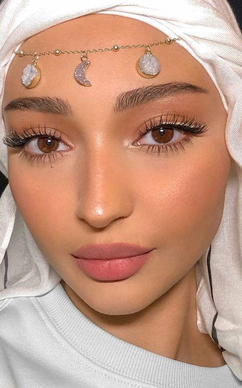 Eid Makeup Look, Middle Eastern Makeup, Eid Makeup, Wedding Makeup Ideas, Skin Tone Makeup, Hijab Makeup, Light Makeup Looks, Arabic Makeup, Bold Makeup Looks