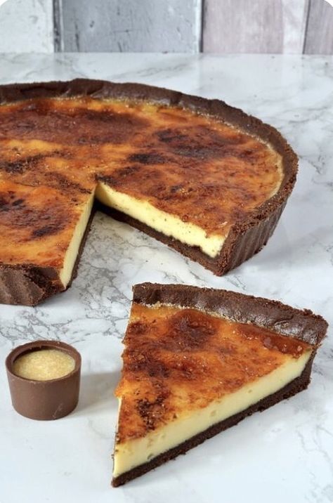 Creme Brulee Tart Recipe, Creme Brulee Tart, Sweet Munchies, كريم بروليه, Sweet Custard, Cream Brulee, French Baking, Chocolate Pastry, Double Cream