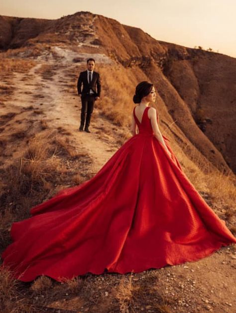 Red Gown Pre Wedding Shoot, Red Gown Couple Photoshoot, Tail Gown For Pre Wedding Photoshoot, Tale Gown For Pre Wedding Shoot, Pre Wedding Shoot Gowns, Long Gown Couple Photoshoot, Best Prewedding Photoshoot, Pre Wedding Shoot Outfits, Prewedding Clothes Outfit Ideas