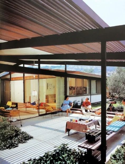 Mid Century Modern Californian Architecture: The Hayes Residence. Furniture Master Bedrooms, Mid Century Patio, Mid Century Patio Furniture, Mid Century Modern Homes, Cliff May, Monochromatic Interior Design, Modern Kitchen Open, Vintage Patio, Clerestory Windows