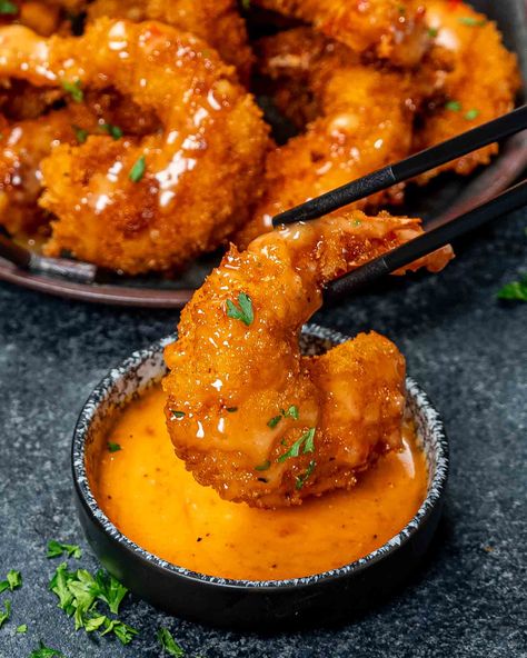 Indulge in the ultimate seafood experience with this easy Bang Bang Shrimp! Crispy, saucy and irresistibly delicious, it's a must-try dish! #bangbangshrimp #shrimprecipes #shrimp #recipe Movie Recipes Food, Crispy Food Recipes, Asian Food Wedding, Crispy Shrimp Recipes, Prawn Meals, Shrimp Recipe Ideas, Saucy Food, Volcano Shrimp, Easy Bang Bang Shrimp