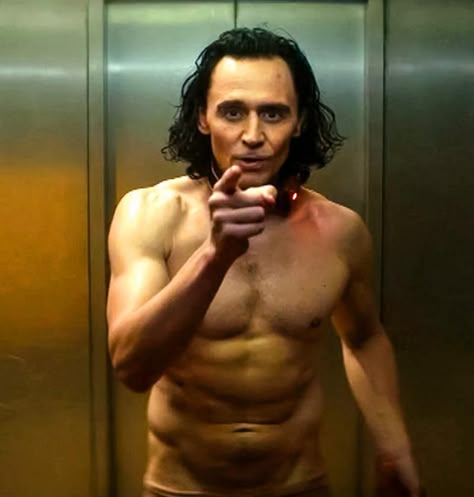 Tom Hiddleston Is Ripped In New Loki Blooper Video Tom Hiddleston Eyes, Tom Hiddleston Shirtless, Tom Hiddle, Loki Drawing, Loki Costume, Tom Hiddleston Funny, Loki Quotes, Loki Aesthetic, Loki Tv