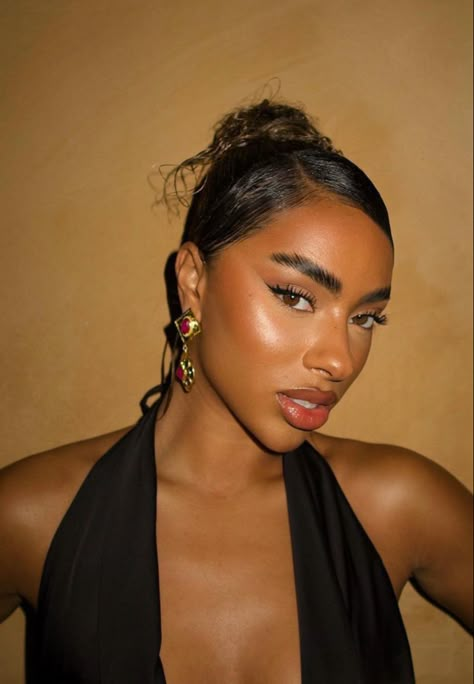 Lola Thompson, Jourdan Riane, Hairstyles Party, Bronze Makeup Look, Lola Rose, Bronze Makeup, Night Beauty, Brown Skin Makeup, Glowy Makeup