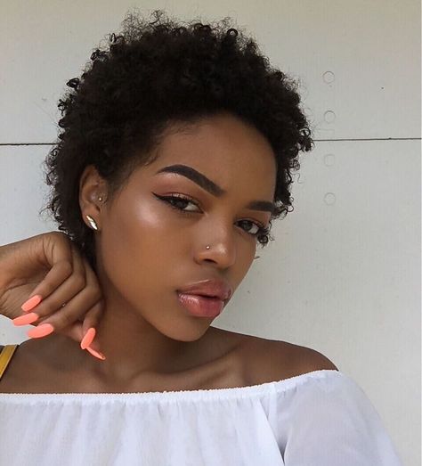 Yemzi <3's Afros //  my afro | 25+ best ideas about Big chop on Pinterest | Big chop ... Mini Afro, Twa Hairstyles, Pelo Afro, Big Chop, Penteado Cabelo Curto, Natural Hair Inspiration, Short Bob Wigs, Natural Hair Journey, Short Natural Hair Styles