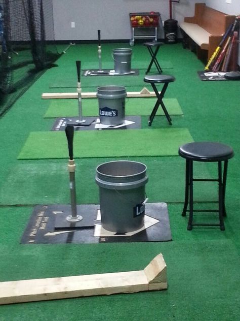 Baseball Garage Ideas, Diy Backstop Baseball, Baseball Backyard, Sports Garage, Baseball Basement, Baseball Facility, Baseball Training Drills, Softball Dugout, Indoor Batting Cage