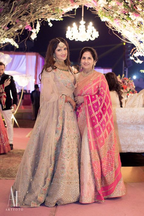 These High-School Sweethearts Tied The Knot At Fairmont Hotel, Jaipur! – WedBook Indian Brides Mother Outfit, Mother Saree For Wedding, Lehnga For Bride Mom, Gujarati Engagement Outfits, Mother Of The Bride Indian Outfit, Lehenga For Brides Mother, Saree For Brides Mother, Bride Mother Outfit Indian, Sagan Dress