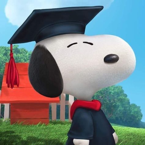 Snoopy Graduation, Snoopy Classroom, Graduation Poems, Snoopy And Friends, College Graduation Cap Decoration, Graduation Poster, The Company You Keep, Peanuts Cartoon, Peanuts Characters