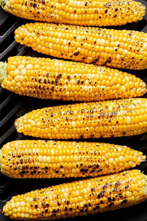 This Mexican corn salad recipe takes the flavors of elote — fresh sweet corn, lime juice, cojita cheese, and creamy dressing — and turns them into a beautiful summer salad. Corn With Mayo, Mexican Corn Salad Recipe, Cold Corn Salad, Corn Esquites, Corn Salad Recipe Easy, Side Veggies, Cojita Cheese, Easy Corn Salad, Chipotle Mayonnaise