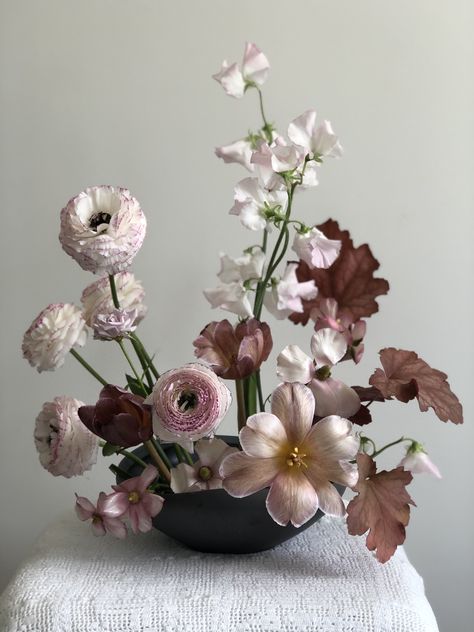 Brown tulips in an ikebana garden floral arrangement by Purple Magnolia Floral Design in Charleston SC Ikebana Wedding, Tulip Centerpiece, Wedding Floral Arrangement, Modern Bouquet, Tulips Arrangement, Ikebana Flower, Flower Words, Ikebana Arrangements, Fall Flower Arrangements