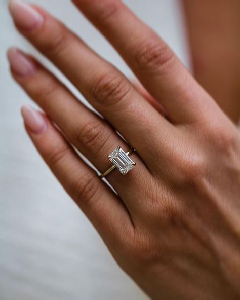 Moissanite Engagement Ring Hidden Halo, Best Diamond Rings, Diamond Ring Emerald, Engagement Ring Hidden Halo, Antique Diamond Ring, Emerald Cut Moissanite Engagement Ring, Hidden Halo Ring, Emerald Ring Vintage, Cute Engagement Rings