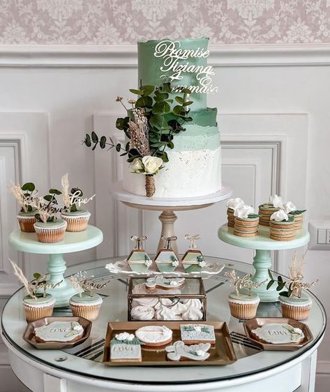 Sage Green Sweets Table, Sage Green Baby Shower Dessert Table, Quince Dessert Table Ideas, Mint Green Quince, Sage Green Dessert Table, Quince Dessert Table, Cake Table Decorations Birthday, Gold And White Cake, Wedding Dessert Table Decor