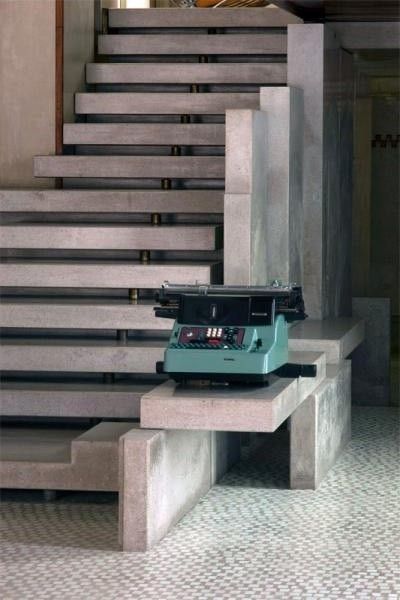 AD Classics: Olivetti Showroom / Carlo Scarpa Olivetti Showroom, Carlos Scarpa, Carlo Scarpa Architecture, Marble Staircase, Concrete Stairs, Architectural Pieces, Carlo Scarpa, Best Architects, Stair Steps