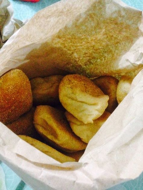 The Pastry Chef's Baking: Pandesal (Filipino bread rolls) Pilipino Recipe, Filipino Bread, Kawaling Pinoy, Things To Eat, Pinoy Food, Filipino Food, January 4, Filipino Recipes, Lactose Free