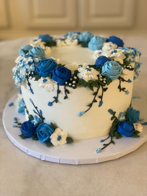 Blue Flower Cake Birthday, Small Blue Wedding Cake, Cakes With Blue Flowers, Cake Designs For Mother, Cake Decorating Blue, Blue And White Birthday Cake, Blue Rose Cake, Royal Blue Cake, Blue Birthday Cake