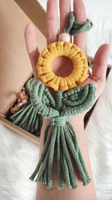 ✨𝕄𝕒𝕔𝕣𝕒𝕞𝕖 | 𝕋𝕦𝕥𝕠𝕣𝕚𝕒𝕝 𝕞𝕒𝕜𝕖𝕣✨ on Instagram: "🌻✨Sunflowers are here✨🌻 Step by step i'm going back to rolls 🤗 • • • • • I would like to remind you about the promotion in the store for tutorials as well as macrame products. Until the end of February -10%✨ ______ 🌻✨Słoneczniki są w śród Was✨🌻 A ja krok po kroku wracam do rolek 🤗 • • • • • Przypominam o promocji w sklepie na tutoriale jak i makramowe produkty. Do końca lutego -10%✨ ___________ #keychain #macramekeychain #floral Macrame Sunflower Tutorial, Macrame Ring Keychain, Sunflower Macrame, Macrame Sunflower, Easter Macrame, Macrame Flower Keychain Tutorial, Flower Macrame Keychain, Macrame Accessories Inspire Uplift ⭐, Macrame Keychain Giveaway