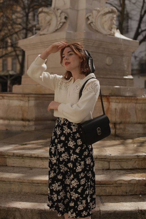 Daily Looks // Portugal Day 1 - Pretty Little Fawn Doen Dress Street Style, Dearly Bethany Sezane, Sezane Dress Winter, Sezane Mini Skirt, Pretty Little Fawn, Betty Cardigan Sezane, Clothing Blogs, Silk Dress Long, Grown Women