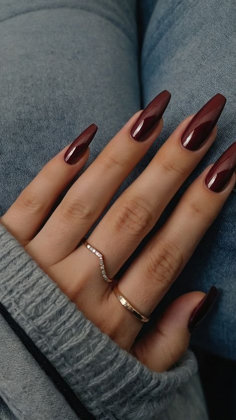 Burgundy Red Nails Acrylic, Acrylic Nails Ideas Dark Colors, Dark Fall Nail Ideas, Burgundy Coffin Acrylic Nails, Burgundy Nails Chrome, Almond Acrylic Nails Winter, Burgundy Nails With Chrome, Chrome Burgundy Nails, Burgundy Nails With Rhinestones