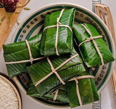 Tamales for the Holidays —7 Latino Family Recipes – Familia Kitchen Banana Leaf Tamales, Banh Chung, Latino Recipes, Homemade Tamales, Spanish Foods, Tamale Recipe, Famous Recipe, Hispanic Food, Banana Leaves