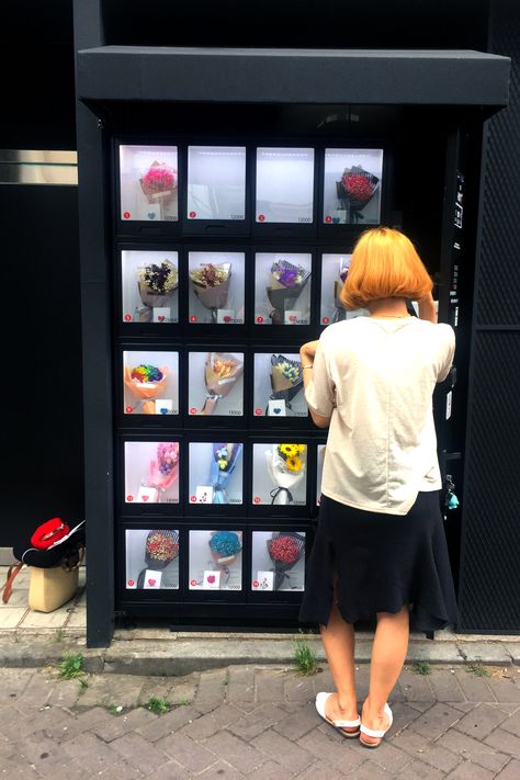 These flower vending machines are all over Korea and I LOVE this idea. I would love for someone to make this a norm in the US. What an easy way to cheer up the street and someones day. #aesthetic #seoulkorea #travel #florals Flower Vending Machine, Flower Kiosk Design, Aesthetic Vending Machine, Pink Vending Machine, Vending Machine Ideas, Flower Kiosk, Vendor Machine, Vending Machine Design, Flower Shop Display