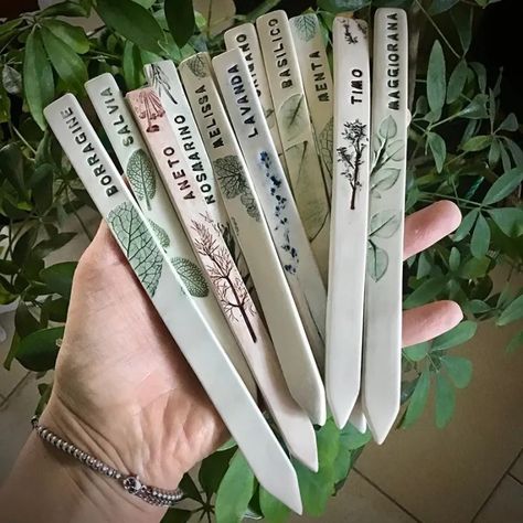 Plant Markers Diy, Spring Ceramics, Diy Marker, Herb Markers, Garden Marker, Beginner Pottery, Clay Making, Aromatic Plant, Handmade Plant