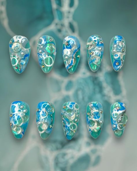 🌊 𝓈𝑒𝒶 𝒻𝑜𝒶𝓂 𝓈𝓅𝒶𝓇𝓀𝓁𝑒 ✨ Hand-painted/sculpted on natural medium almond-shaped nails 🤍 Mack Up, Aesthetic Jewellery, Fourth Of July Nails, Nail Looks, Medium Almond, Shaped Nails, Foam Shapes, 4th Of July Nails, July Nails