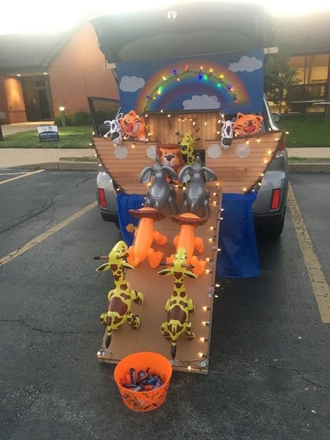 Church Trunk, Halloween Car Decorations, Trunker Treat Ideas, Church Halloween, Fall Festival Games, Trunk Or Treat Ideas, Fall Carnival, Festival Games, Hallowen Ideas