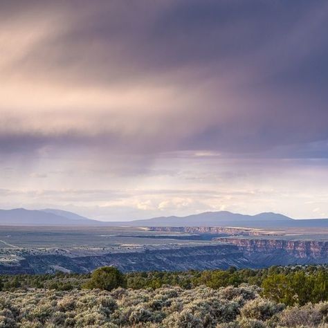 National Geographic Travel on Instagram: "Photo by @michaelclarkphoto | The Rio Grande Gorge is seen just south of Taos, New Mexico." Mexico Mountains Aesthetic, New Mexico Mountains, Rio Grande New Mexico, Gila National Forest New Mexico, New Mexico Sunset, Taos New Mexico, Taos, Rio Grande, National Geographic