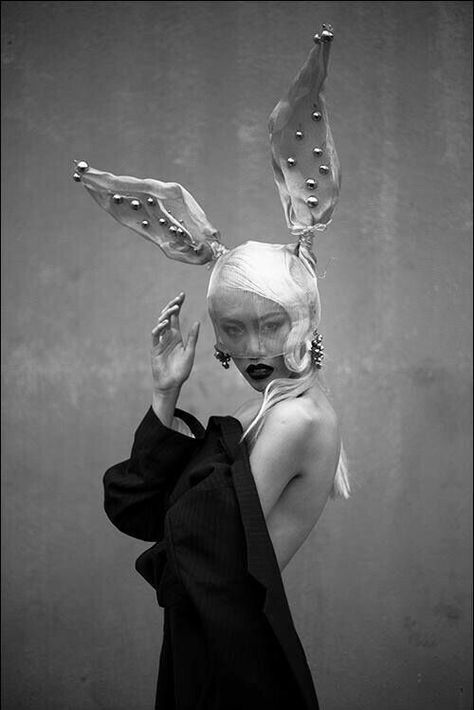 White Fashion Photography, Riot Grrrl, 캐릭터 드로잉, Poses References, Arte Sketchbook, Bunny Ears, 인물 사진, Black White Fashion, Pulp Fiction