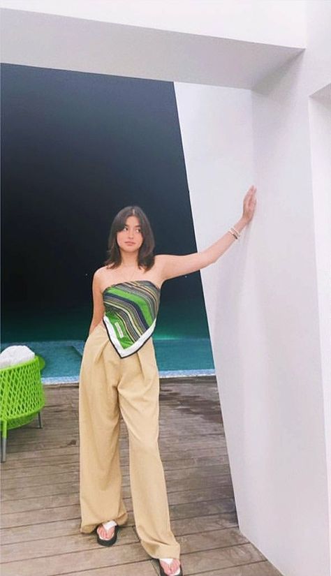 Liza Soberano Style, Aesthetic Hawaiian Outfit, Giordano Dress, Liza Soberano Aesthetic, Hawaiian Themed Outfits, 90's Outfit, 21st Birthday Photoshoot, Liza Soberano, Style Makeover